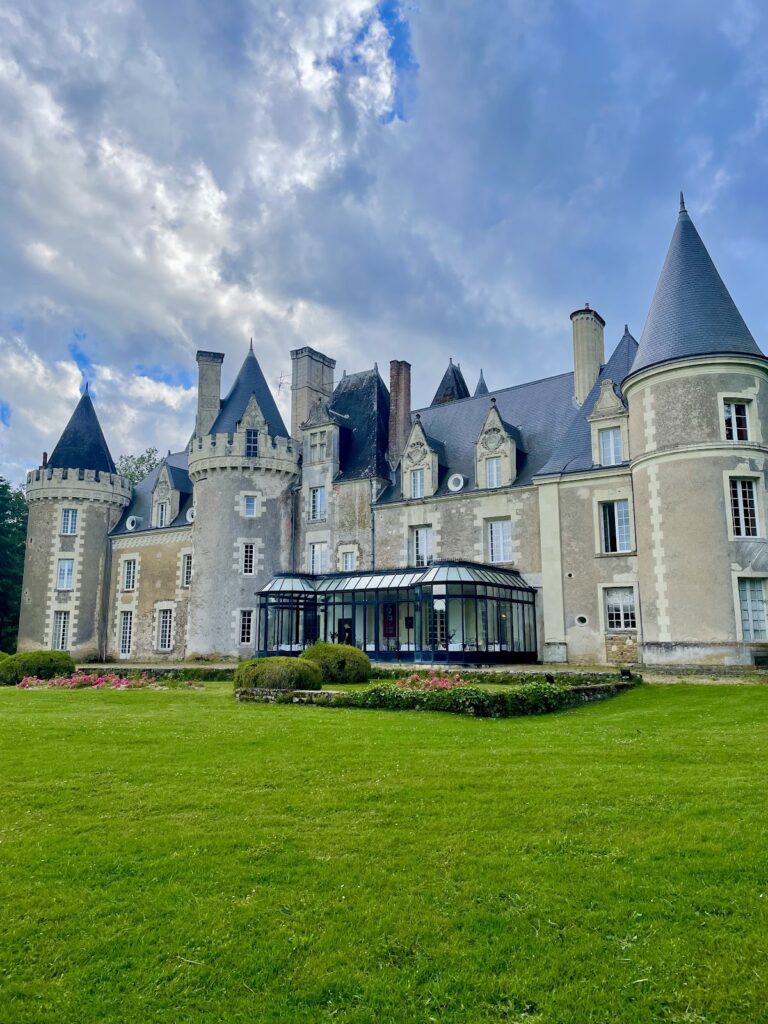 Château du Vivier des Landes: A Nineteenth-Century Gothic Residence 2 château du Vivier des Landes