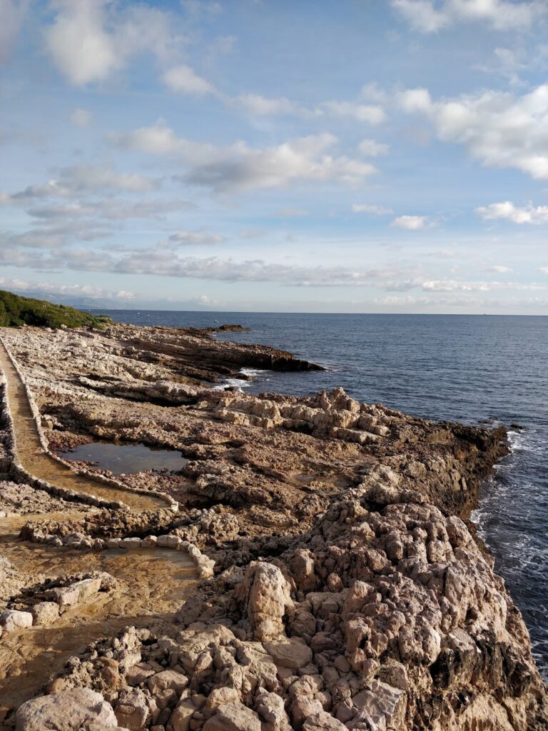 Château de la Croë: A Historic Holiday Residence in Antibes, France