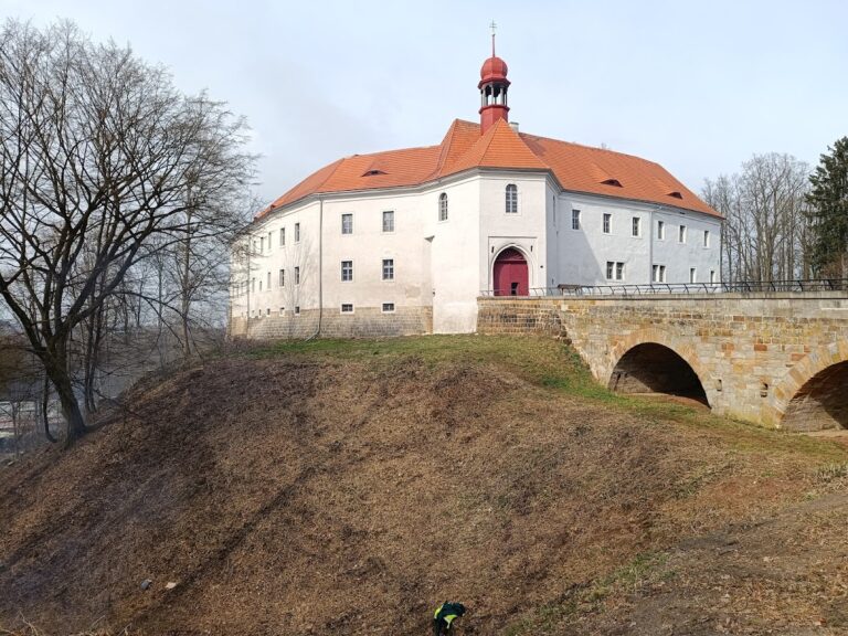 Vartenberk Castle: A Gothic Fortress and Renaissance Residence in Czechia