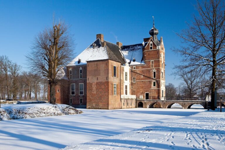 Cannenburgh Castle: 16th-century Watercastle and Noble Estate in Vaassen