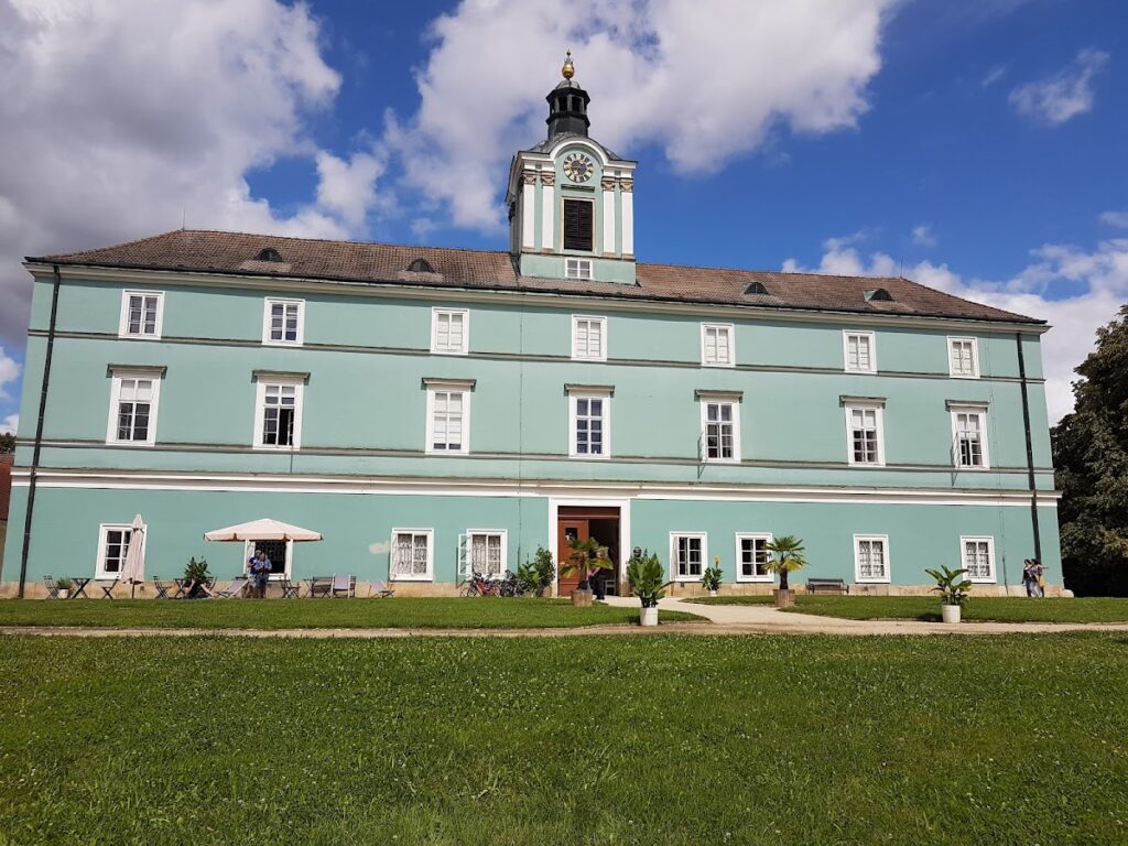 Zámek Dačice: A Renaissance-Based Castle in Czechia 2 Zámek Dačice
