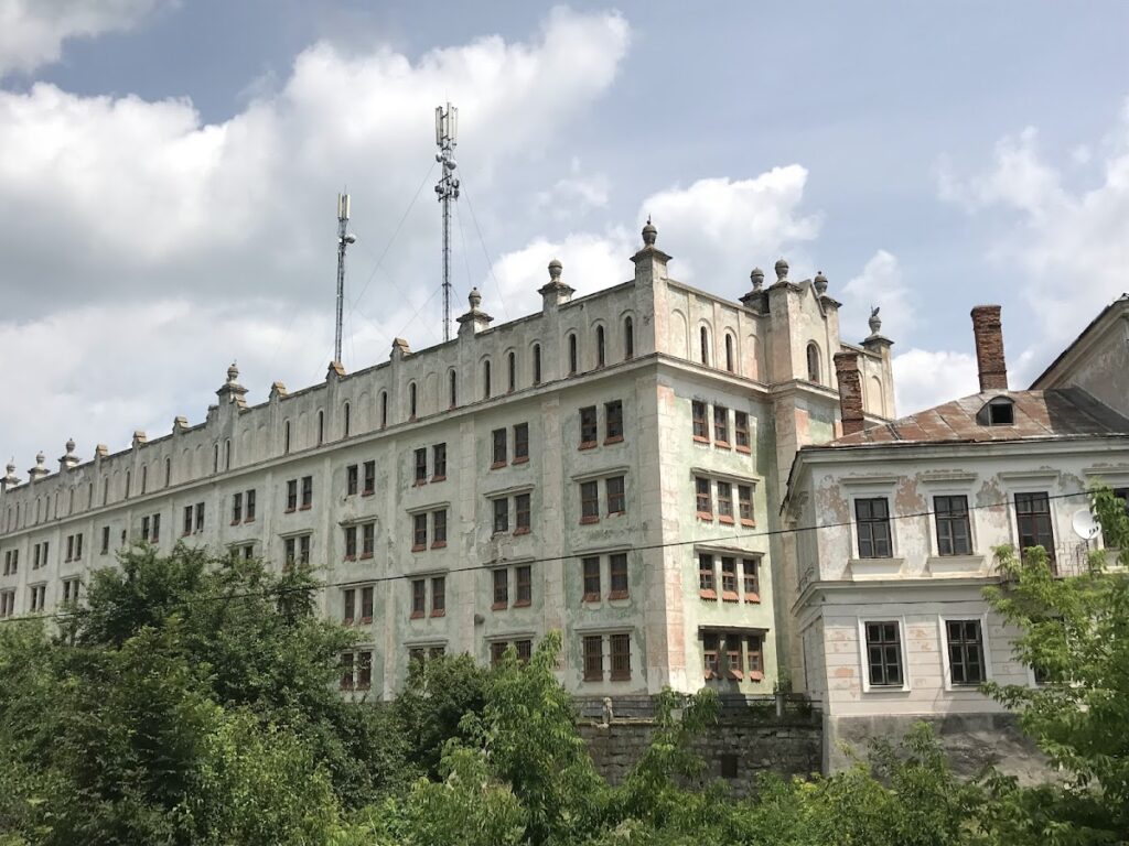 Castle in Yahilnytsia: A Polish-Lithuanian Fortress and Lanckoroński Residence 1 Castle in Yahilnytsia