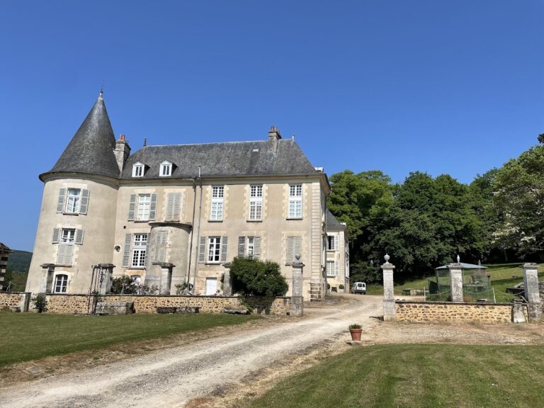 Château de Beaujeu: A Renaissance Seigneural Residence in France