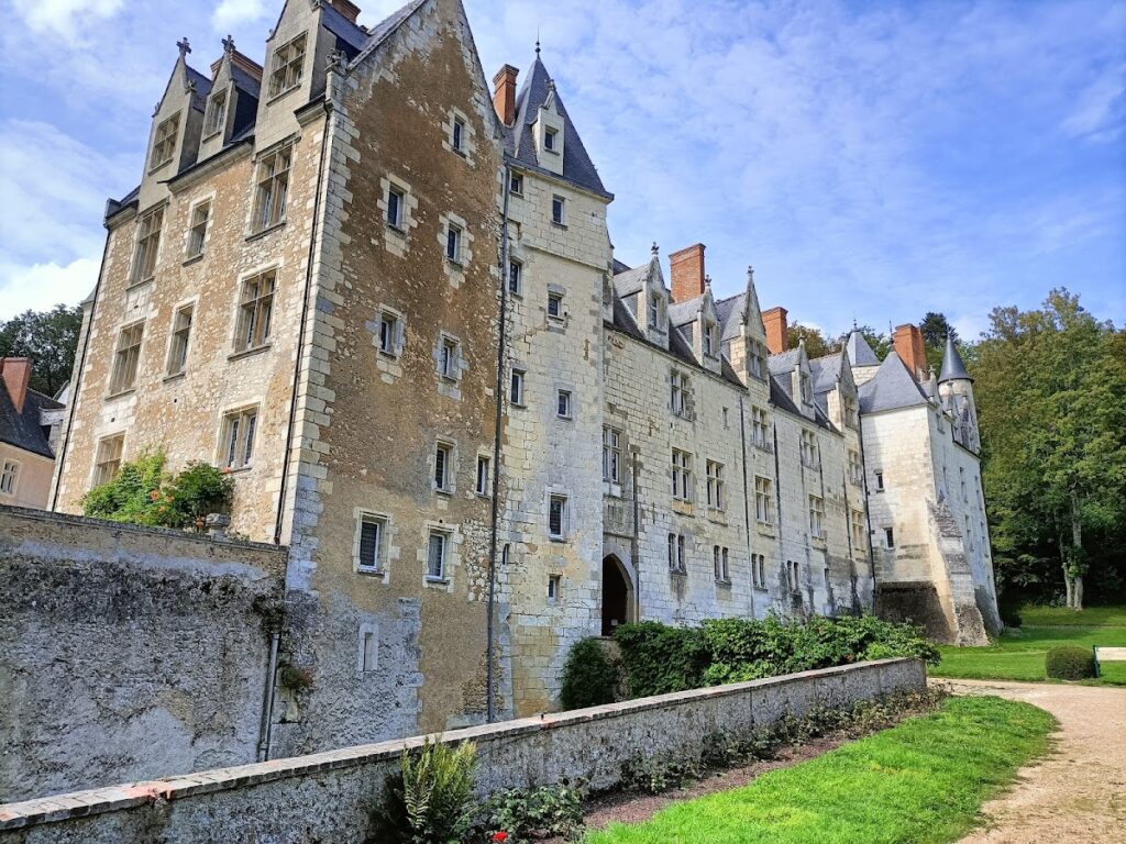 Château de Courtanvaux: A Historic Estate in France 1 Château de Courtanvaux
