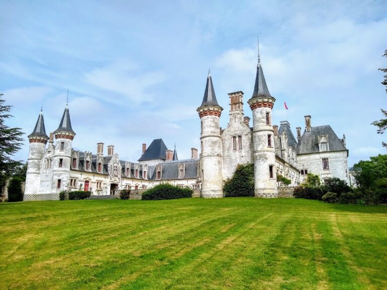 Château de Regnière-Écluse: Country château and landscaped estate in Regnière-Écluse, France