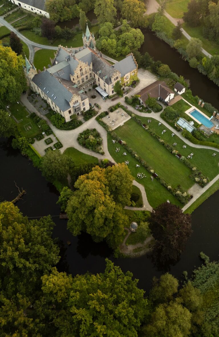 Schloss Ippenburg: A Historic Noble Residence and Neo-Gothic Palace in Germany