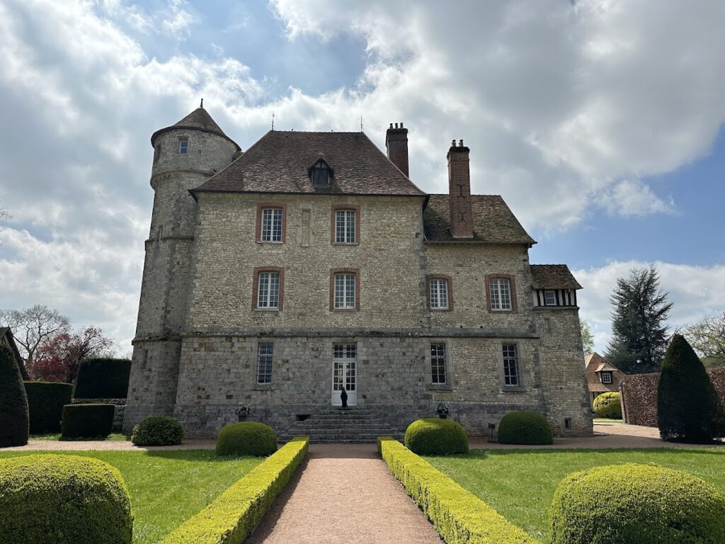 Château de Vascœuil: A Historic Residence and Cultural Centre in France 2 château de Vascœuil