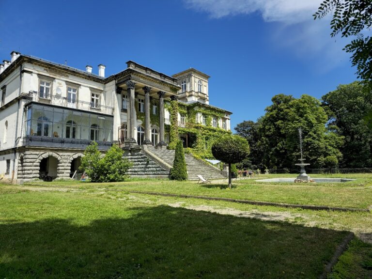 Palace in Morawa: A Historic Manor House and Estate Complex in Poland