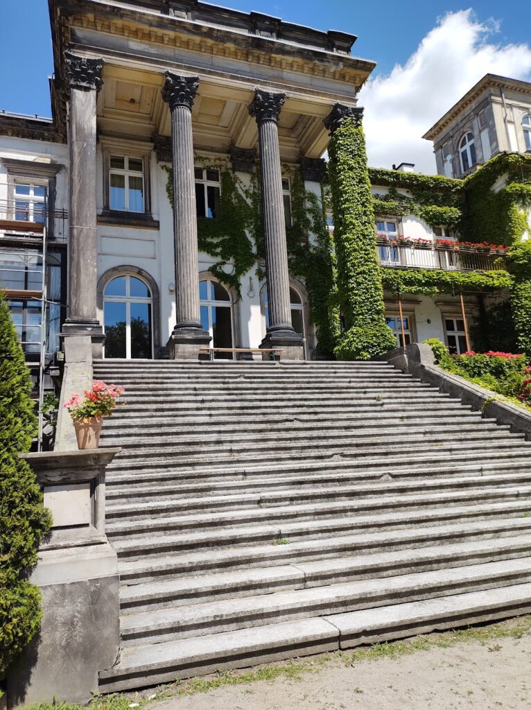 Palace in Morawa: A Historic Manor House and Estate Complex in Poland 2 Palace in Morawa