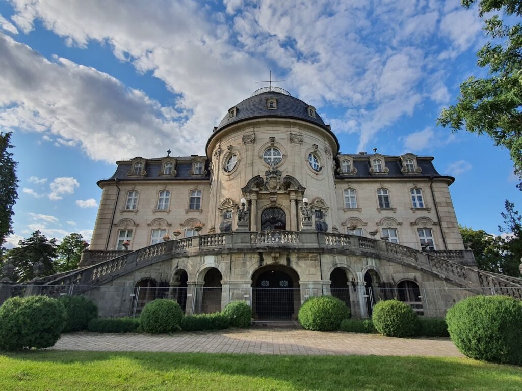 Schloss Craheim: A Castle and Christian Conference Centre in Germany 1 Schloss Craheim