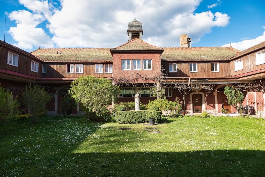 Schloss Craheim: A Castle and Christian Conference Centre in Germany 4 Schloss Craheim