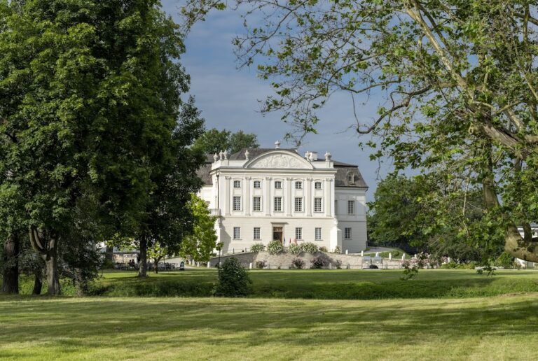 Kurozwęki Palace: A Baroque-Classical Residence in Poland