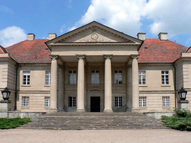 Czerniejewo Palace: A Classical Residence in Poland