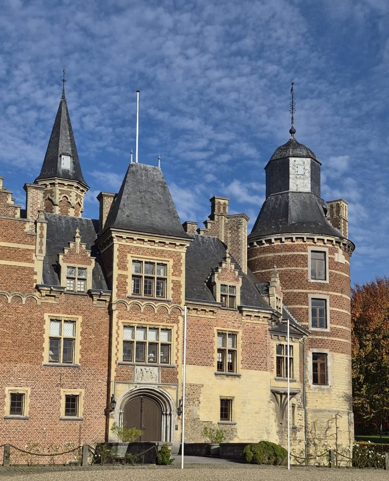 Castle of Mheer: A Medieval Noble Residence in the Netherlands