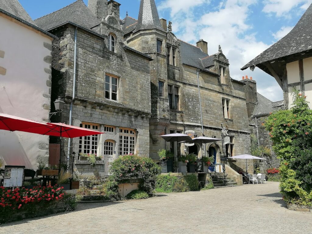 Château de Rochefort-en-Terre: A Medieval Fortress Recast as a Neo-Gothic Manor 4 Château de Rochefort-en-Terre