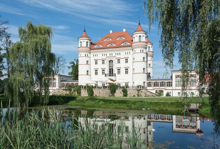 Palace in Wojanów: A Renaissance and Neogothic Estate in Poland