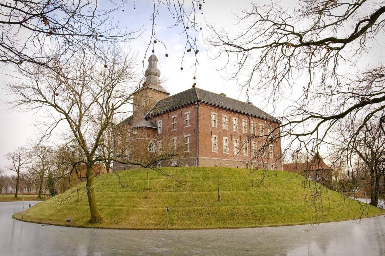 Limbricht Castle: A Motte Castle and Historic Residence in the Netherlands