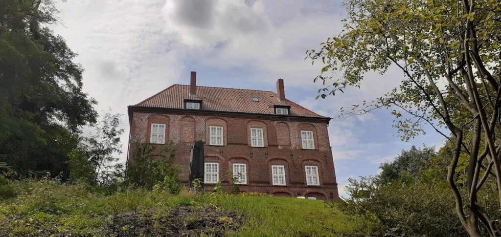 Schloss Agathenburg: A Baroque-Era Country Residence in Germany 2 Schloss Agathenburg