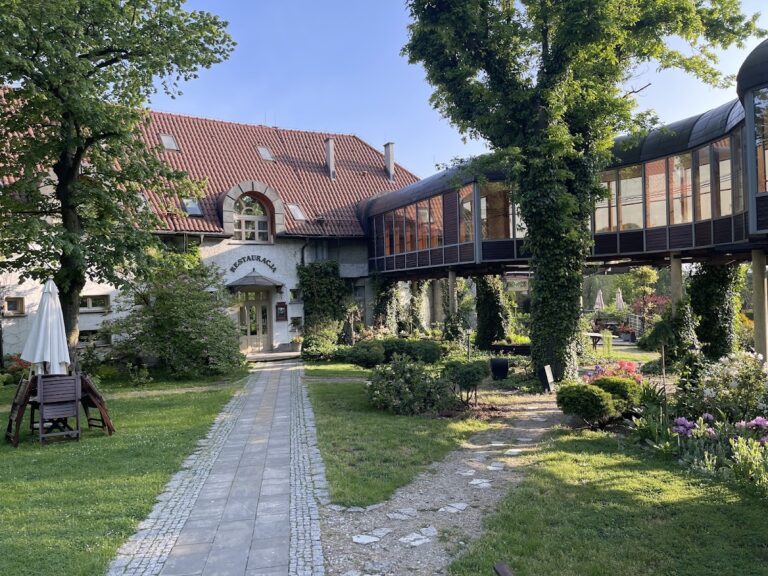 Palace in Czarny Las: A Historic Residence and Silesian Uprising Site in Poland
