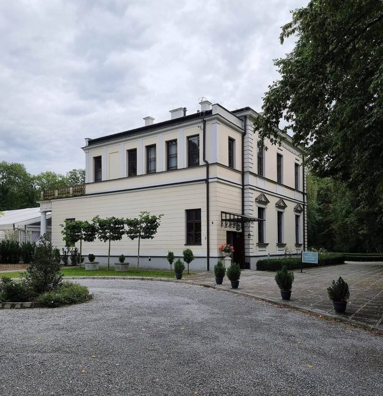 Rozalin Palace: A Nineteenth-Century Classical Summer Residence in Poland