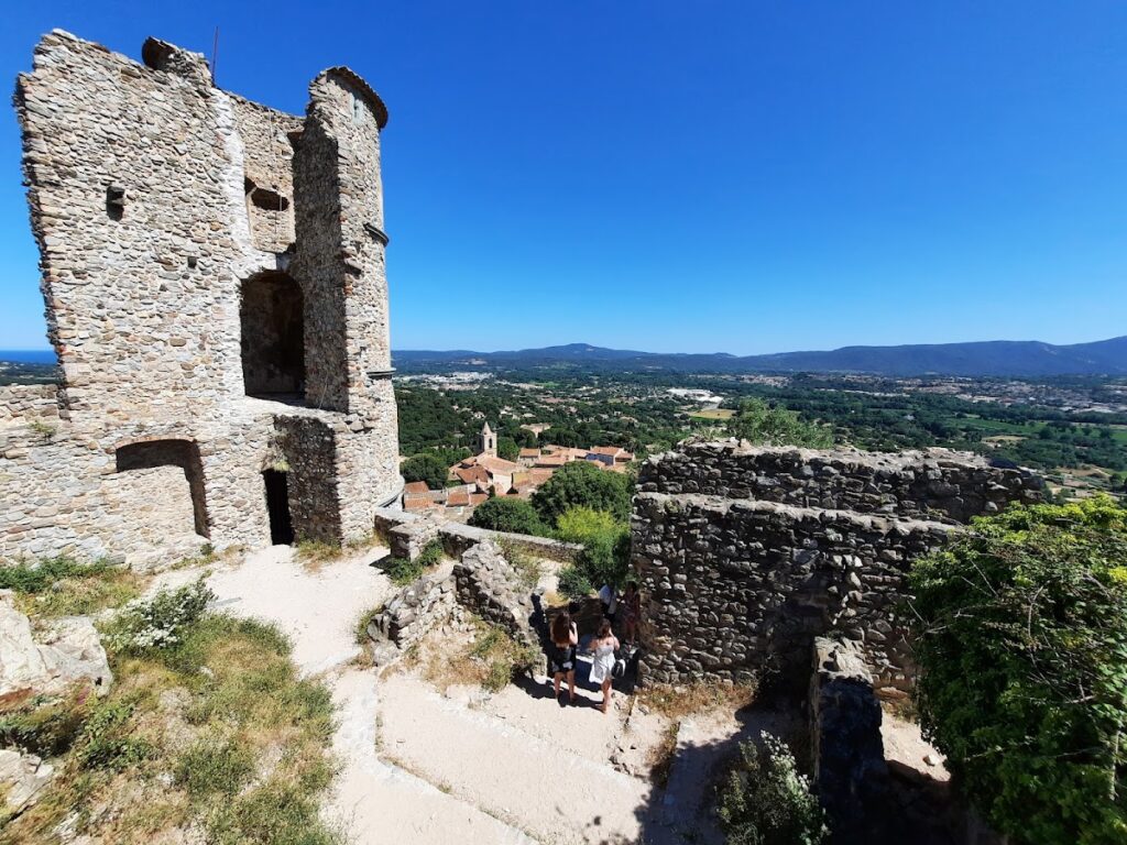 Château de Grimaud: A Medieval Hilltop Fortress in France 3 Château de Grimaud