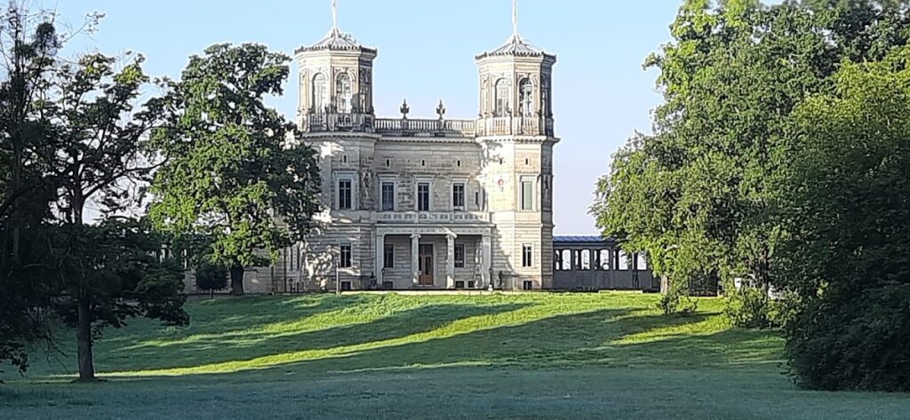 Lingnerschloss: A Neoclassical Villa and Public Cultural Estate in Dresden 1 Lingnerschloss