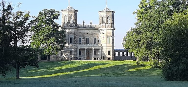 Lingnerschloss: A Neoclassical Villa and Public Cultural Estate in Dresden