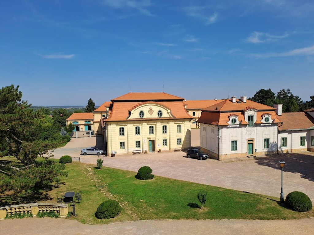 Karlova Koruna Chateau: A Baroque Residence of the Kinský Family 5 Karlova Koruna Chateau