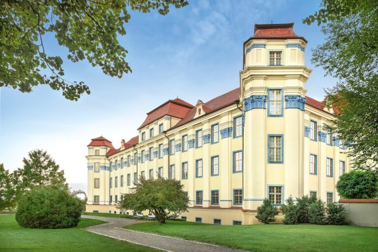 Tettnang Castle: Montfort Seat and Baroque Princely Palace (Tettnang, Germany)