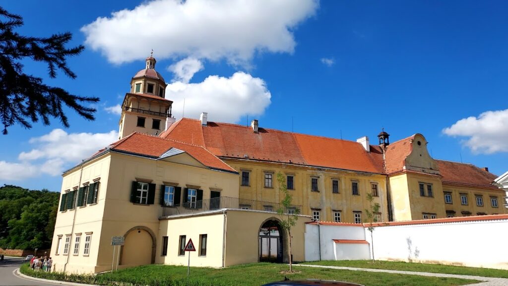 Moravský Krumlov Castle: A Medieval Castle and Renaissance Chateau in Czechia 2 Moravský Krumlov Castle