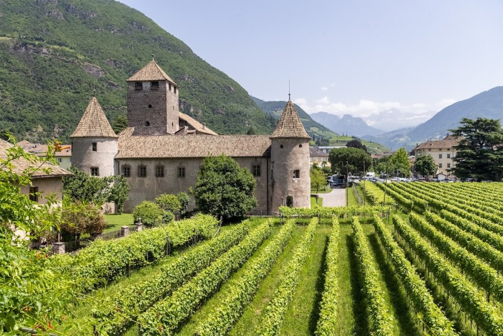 Maretsch Castle: A Medieval Lowland Castle in Bolzano 1 Maretsch Castle