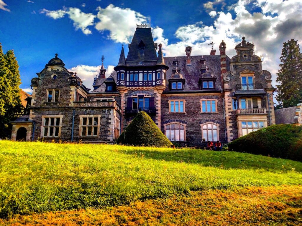 Schloss Rauischholzhausen: A Historicist Manor House and State Conference Centre in Germany 2 Schloss Rauischholzhausen