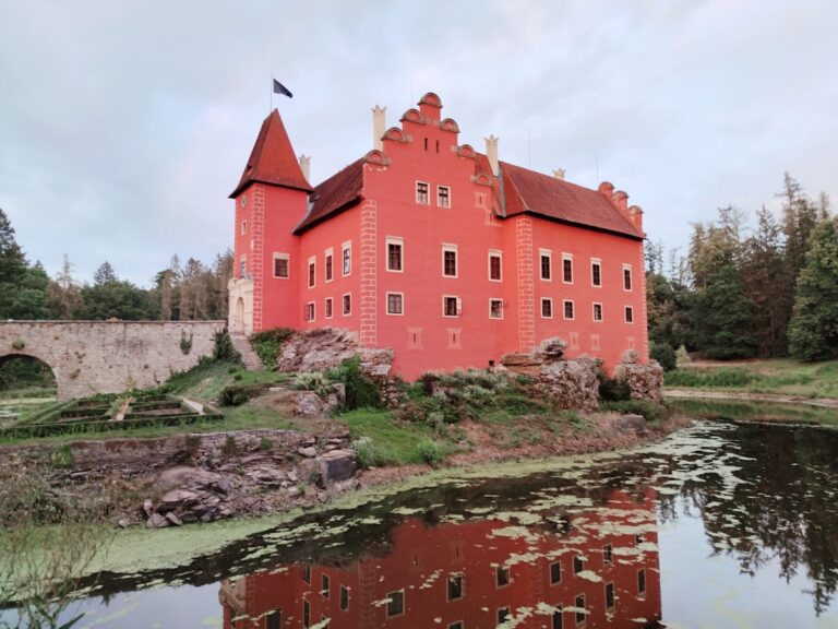 Červená Lhota Castle: A Renaissance Water Castle in Czechia