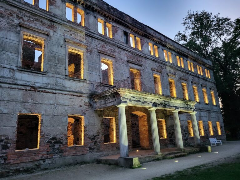 Zatonie Palace: Baroque Manor and Classical Residence in Poland
