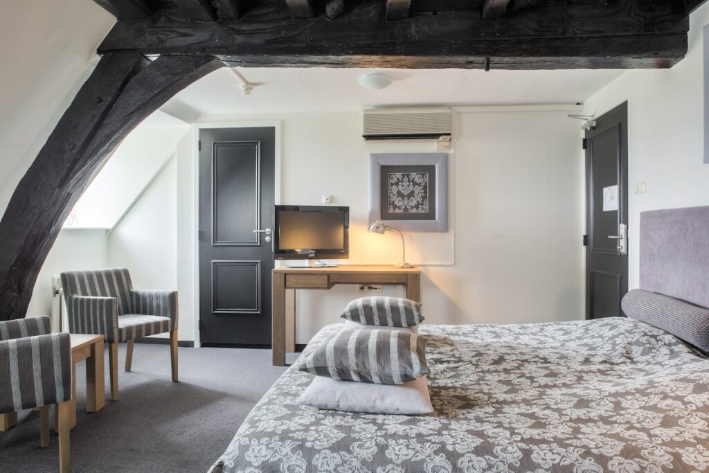 Doenrade Castle: A Historic Noble Residence and Hotel in the Netherlands 2 Doenrade Castle