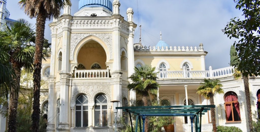 Emir Palace, Yalta: A Neo-Moorish Residence of the Emir of Bukhara 1 Emir Palace, Yalta