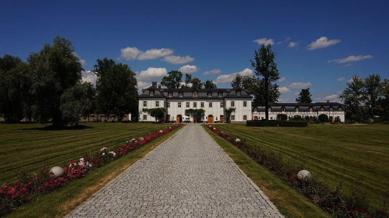 Palace in Pakoszów: A Baroque Residence and Former Linen Bleachery in Poland