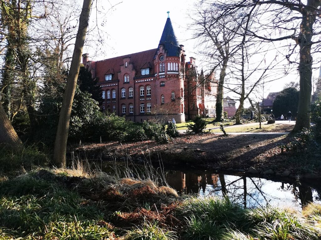 Schloss Bergedorf: A Water Castle and Administrative Seat in Hamburg 2 Schloss Bergedorf