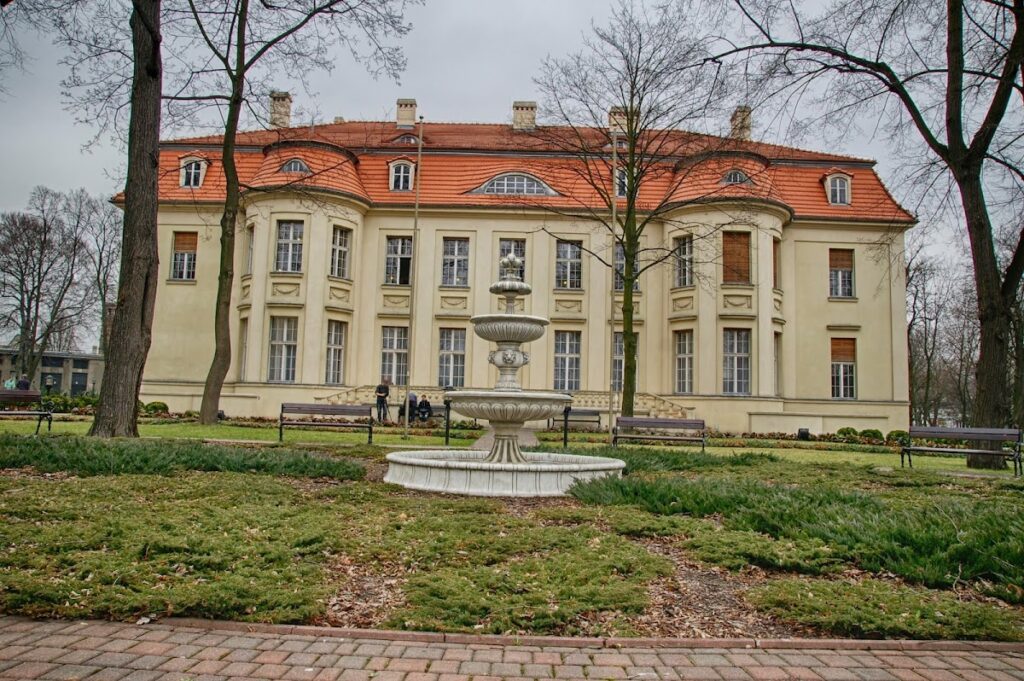 Alfred Biedermann's Palace: A Modernist Residence in Łódź 2 Alfred Biedermann's palace