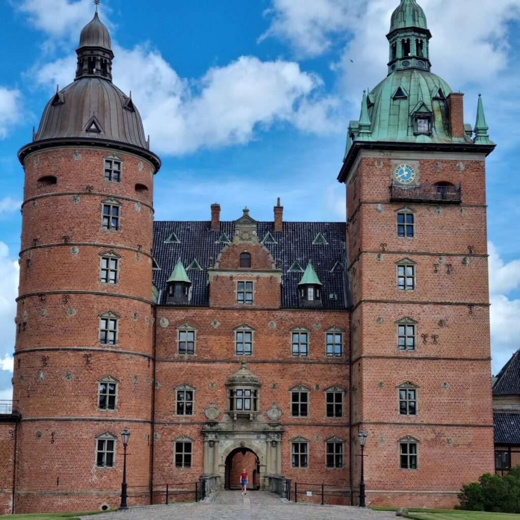 Vallø Castle: A Noblewomen’s Foundation and Manor House in Denmark 1 Vallø Castle