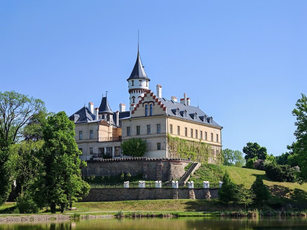 Raduň Castle: A Renaissance and Empire-Style Aristocratic Residence in Czechia 1 Raduň Castle