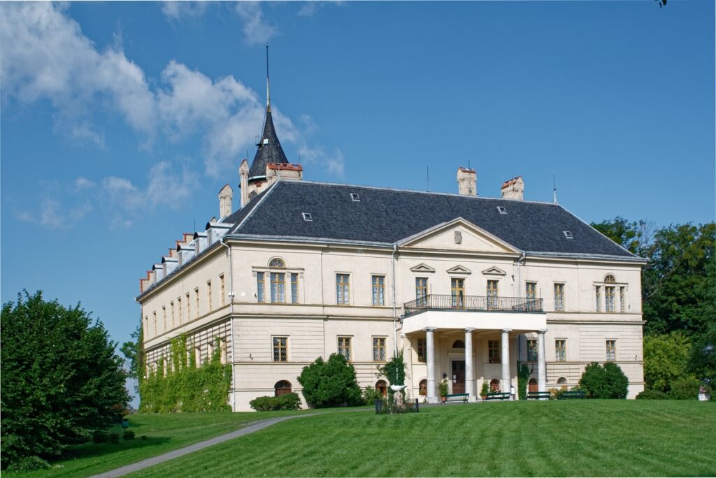 Raduň Castle: A Renaissance and Empire-Style Aristocratic Residence in Czechia 3 Raduň Castle