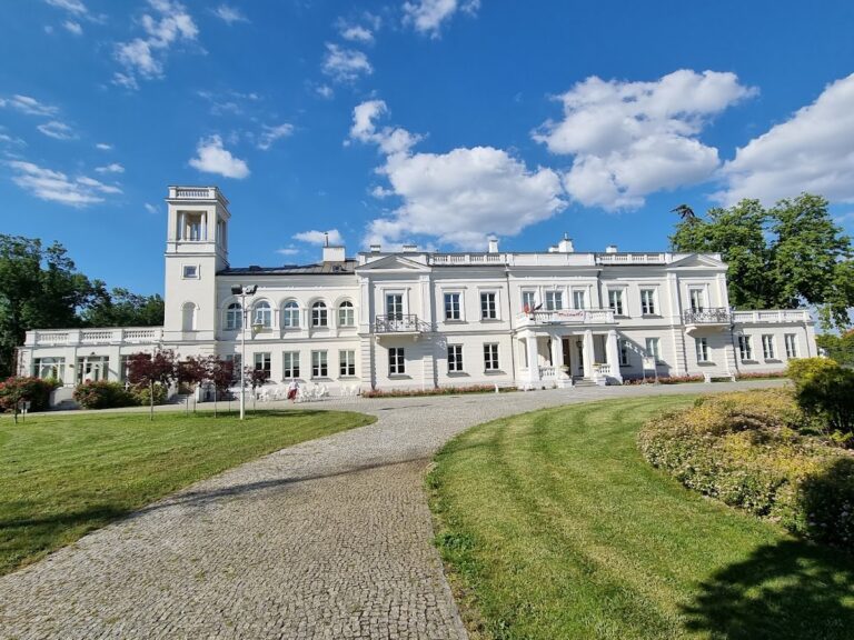 Palace in Sanniki: A Classicist Estate Residence in Poland