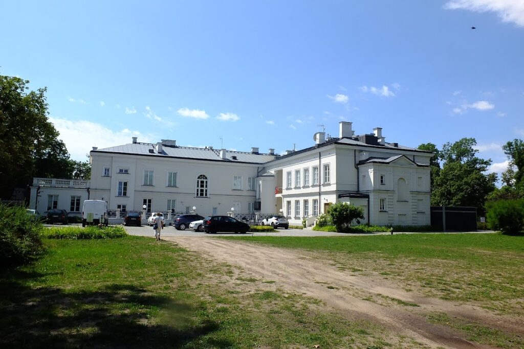 Palace in Sanniki: A Classicist Estate Residence in Poland 2 Palace in Sanniki