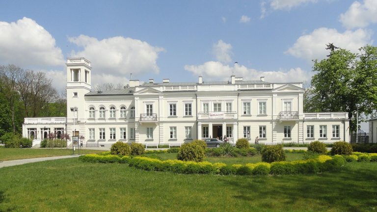 Palace in Sanniki: A Classicist Estate Residence in Poland