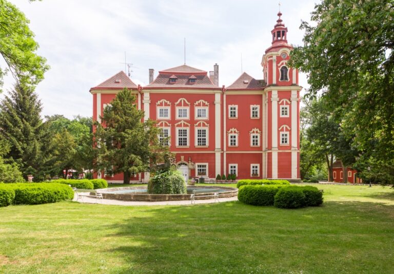 Dětenice Castle: A Late-Baroque Noble Residence in Czechia