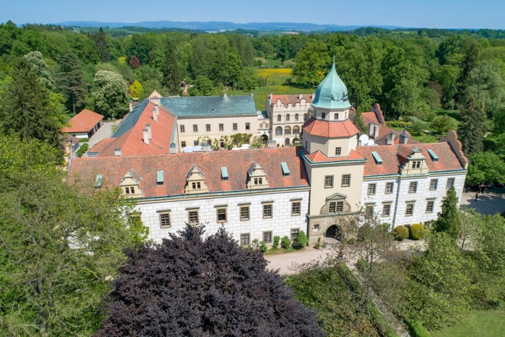 Častolovice Castle: From Medieval Water Castle to Renaissance Palace 1 Častolovice Castle