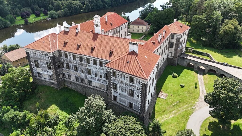 Nelahozeves Chateau: A Late-Renaissance Monument in Bohemia 1 Nelahozeves Chateau