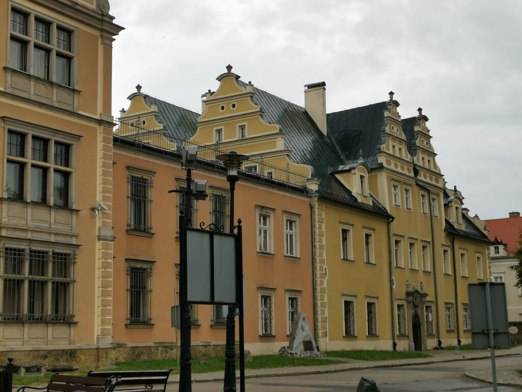 Czettritz Castle in Wałbrzych: A Renaissance Castle and Princely Estate 2 Czettritz Castle in Wałbrzych