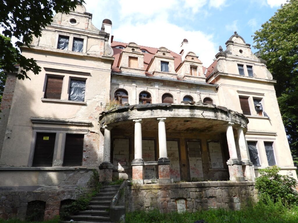 Czettritz Castle in Wałbrzych: A Renaissance Castle and Princely Estate 5 Czettritz Castle in Wałbrzych